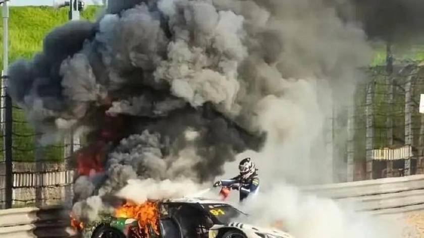 China GT回应上海站赛车起火事故：将复盘调查 涉事车队质疑现场救援