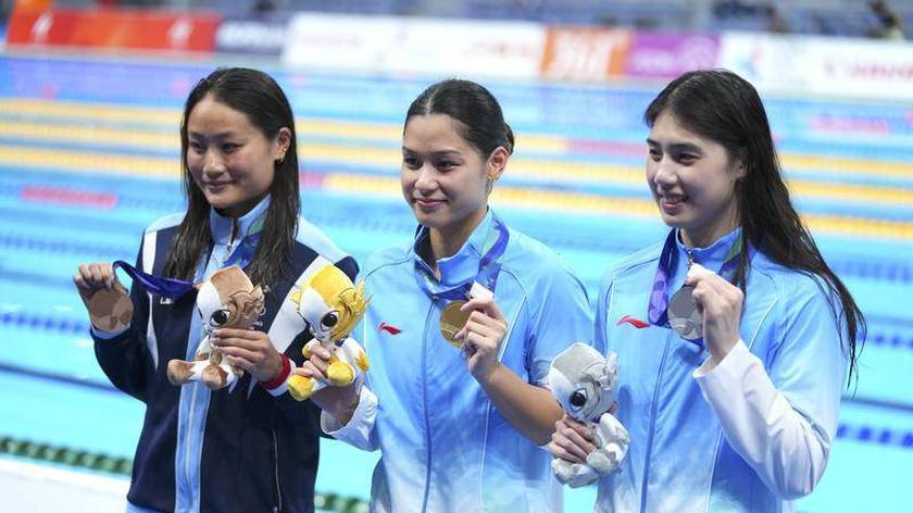 亚运会女子100米蝶泳 余依婷摘金张雨霏夺银