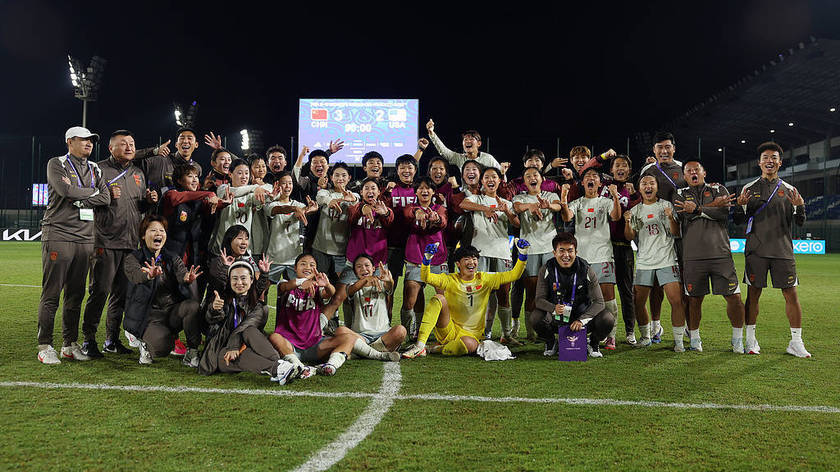 U17女足大合影欢庆小组头名晋级 淘汰赛将对阵法国
