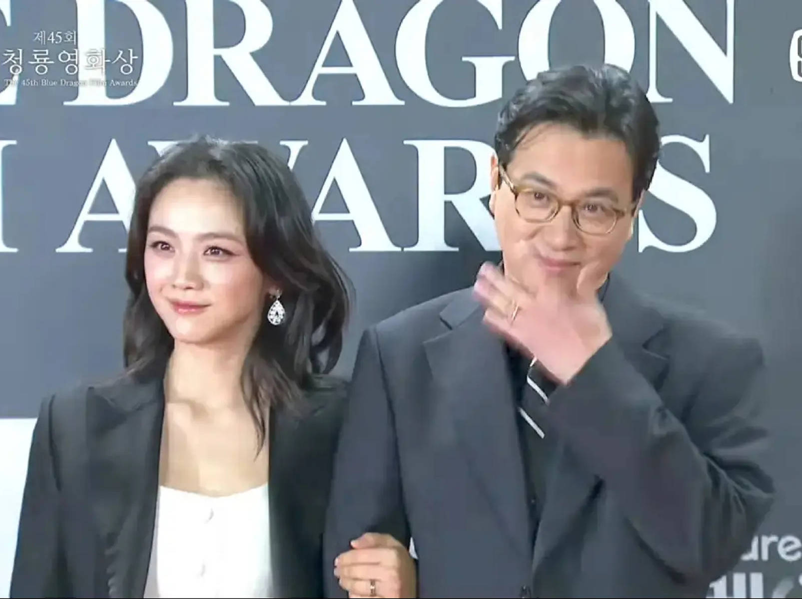 汤唯与金泰勇携手走红毯!夫妻俩双双入围青龙奖