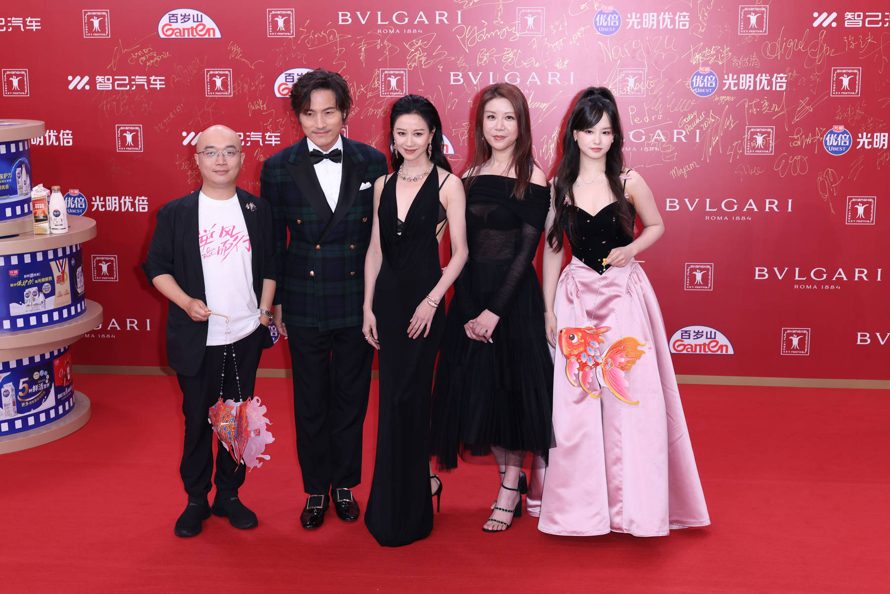 上影节闭幕 长泽雅美钟欣潼万茜倪虹洁张子枫等亮相红毯
