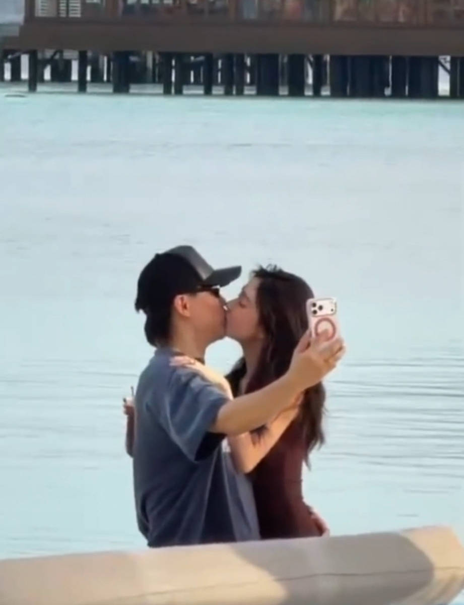 胡彦斌易梦玲亲密搂抱火辣激吻 两人恋情疑似曝光