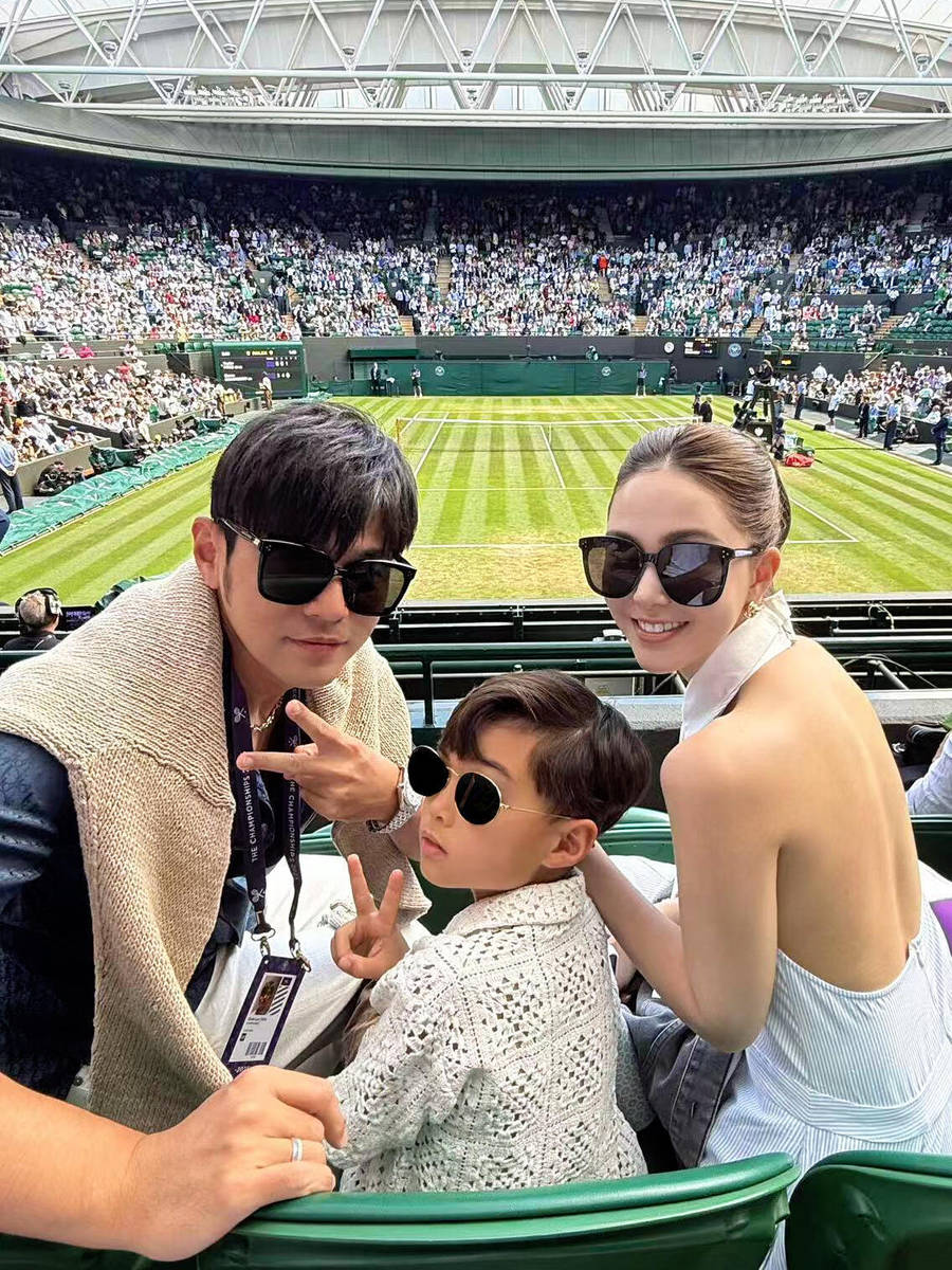 周杰伦昆凌最新合照曝光！夫妻亲密依偎甜蜜又幸福