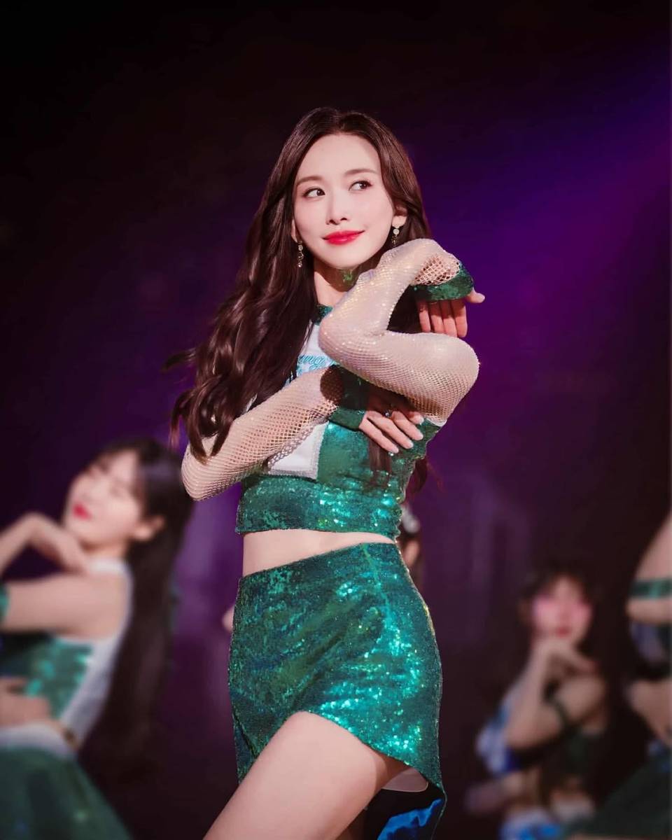 林志玲穿啦啦队服跳女团舞！身材苗条状态似少女