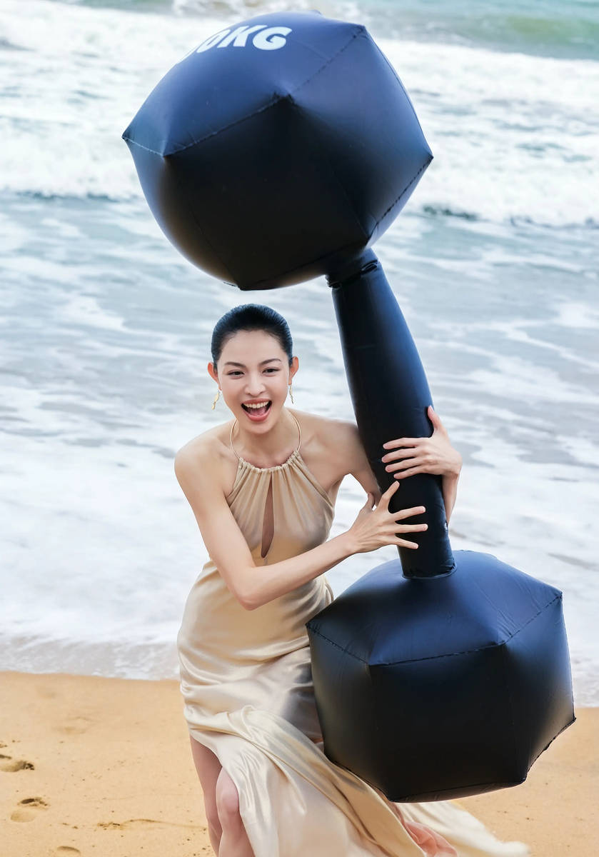 钟楚曦晒健身照大方展露手臂肌肉！健美身材超吸睛