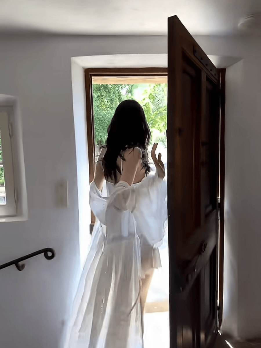 何穗化身厨娘仙气十足!度假和朋友享用美食心情好