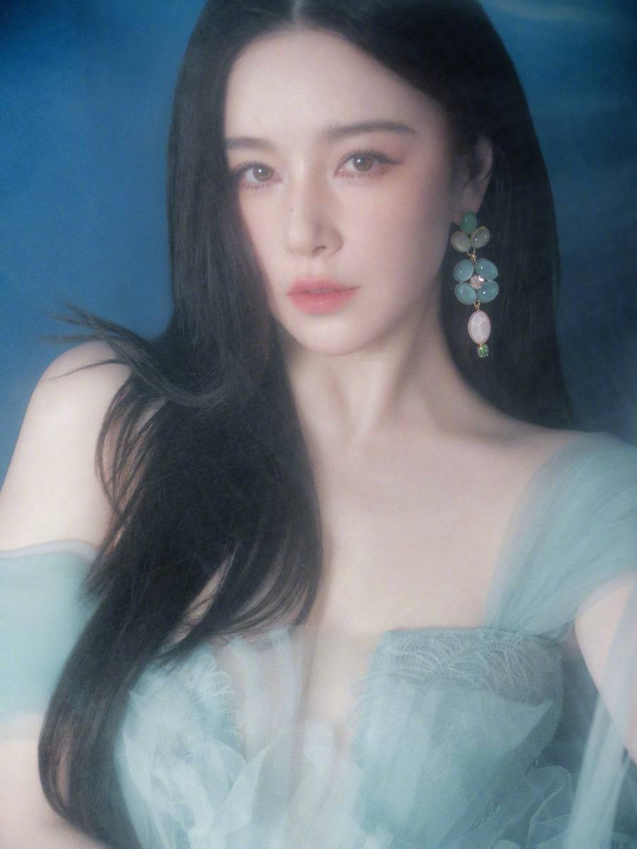 阚清子冰蓝色纱裙如深海精灵 朦胧间自带温柔仙气
