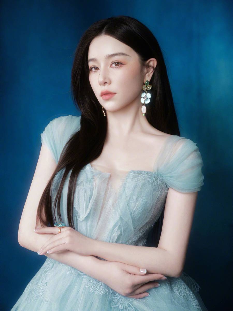 阚清子冰蓝色纱裙如深海精灵 朦胧间自带温柔仙气