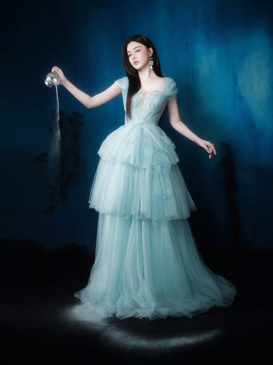 阚清子冰蓝色纱裙如深海精灵 朦胧间自带温柔仙气