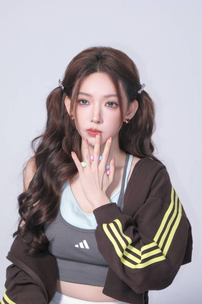 程潇化身兔耳萌妹少女感十足 打扮青春元气超养眼