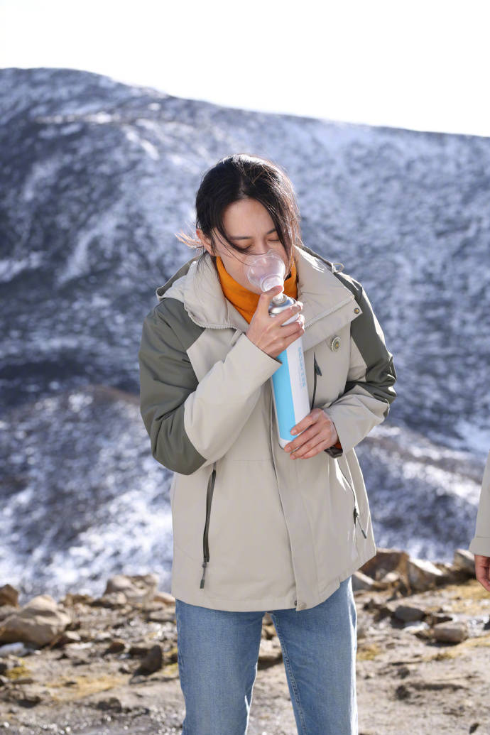 好意思女们友谊长存！迪丽热巴发文帮张馨予宣传新剧