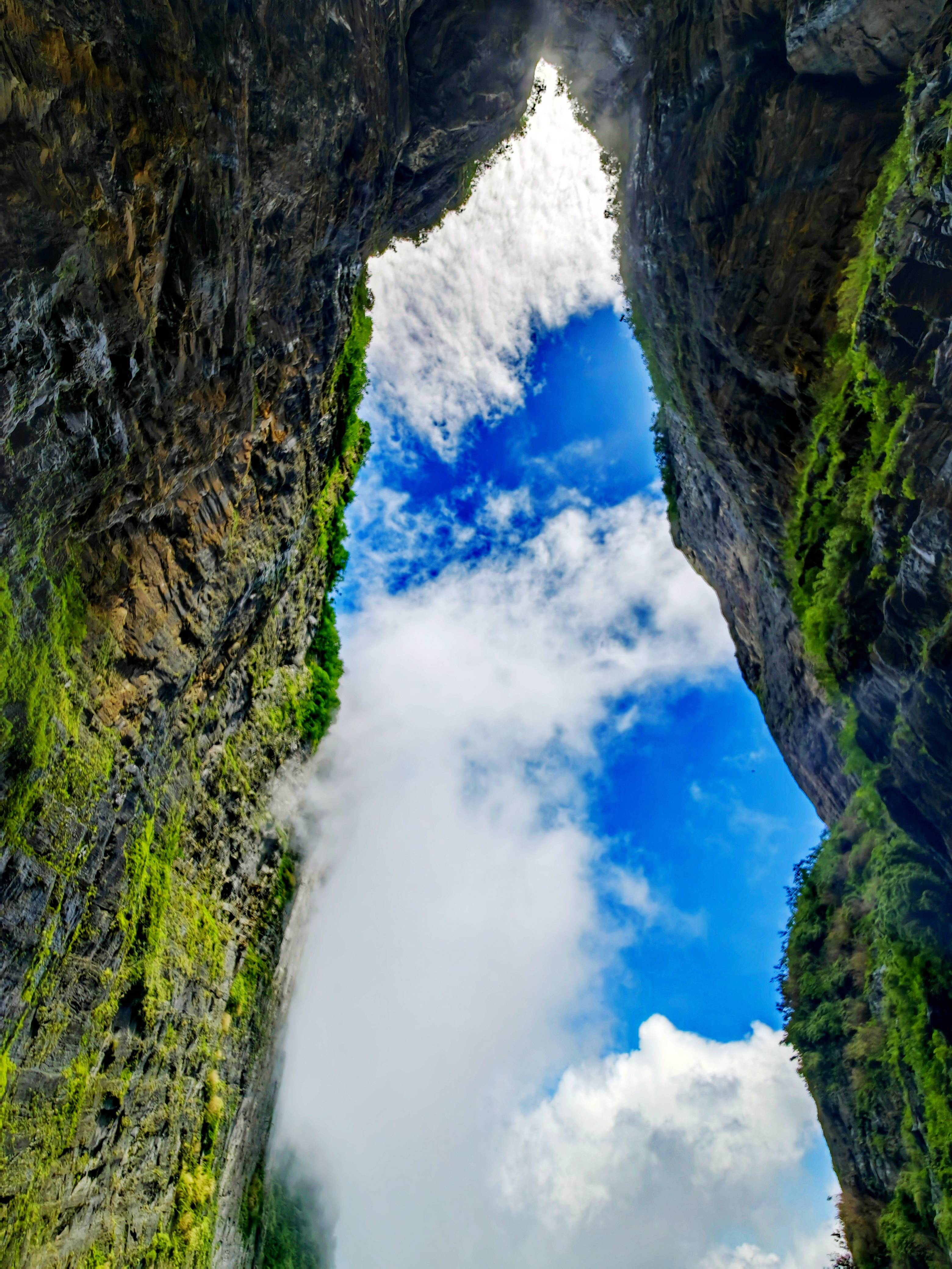 张家界天门山翻水图片