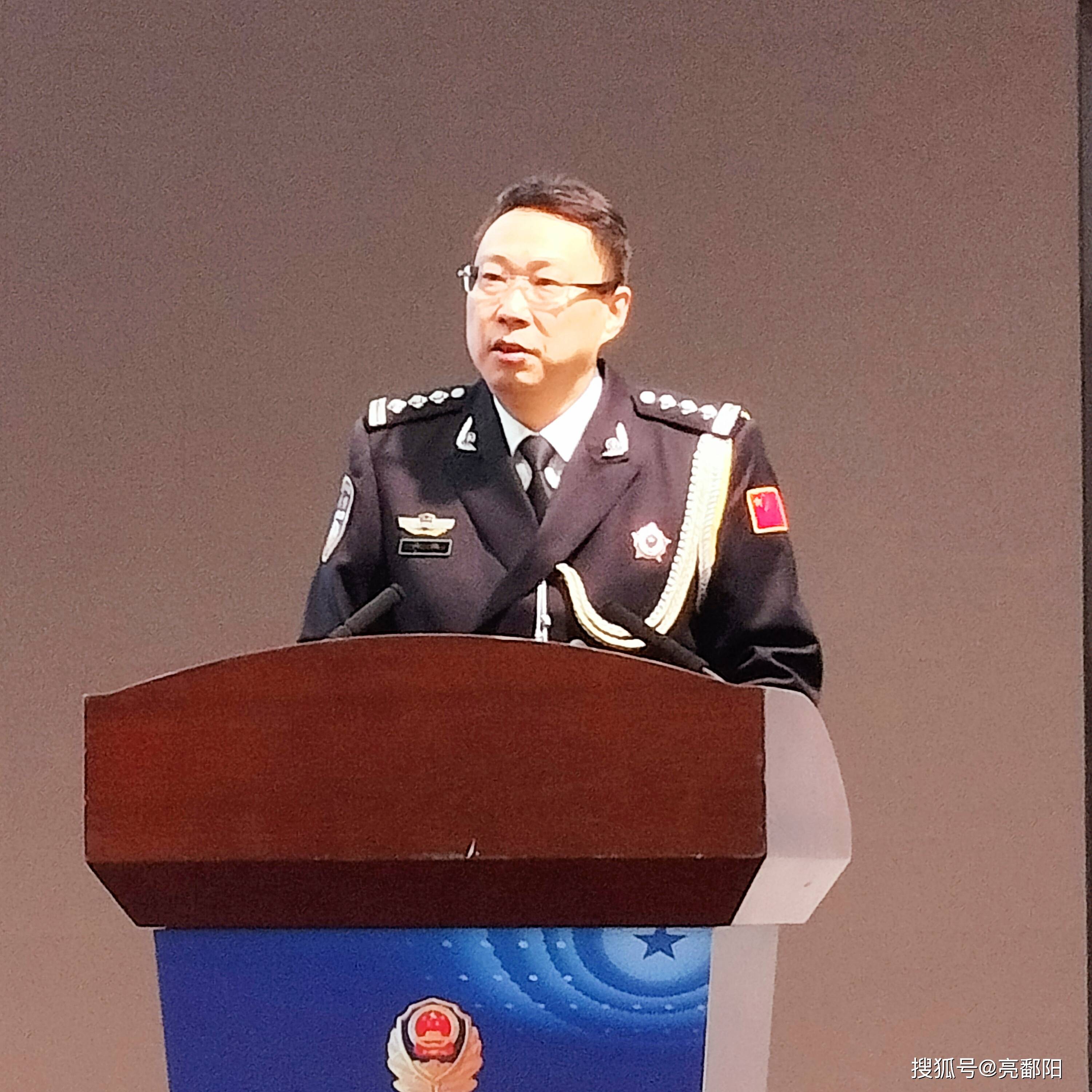 庆祝第四个中国人民警察节:鄱阳县公安局工作汇报与警民互动