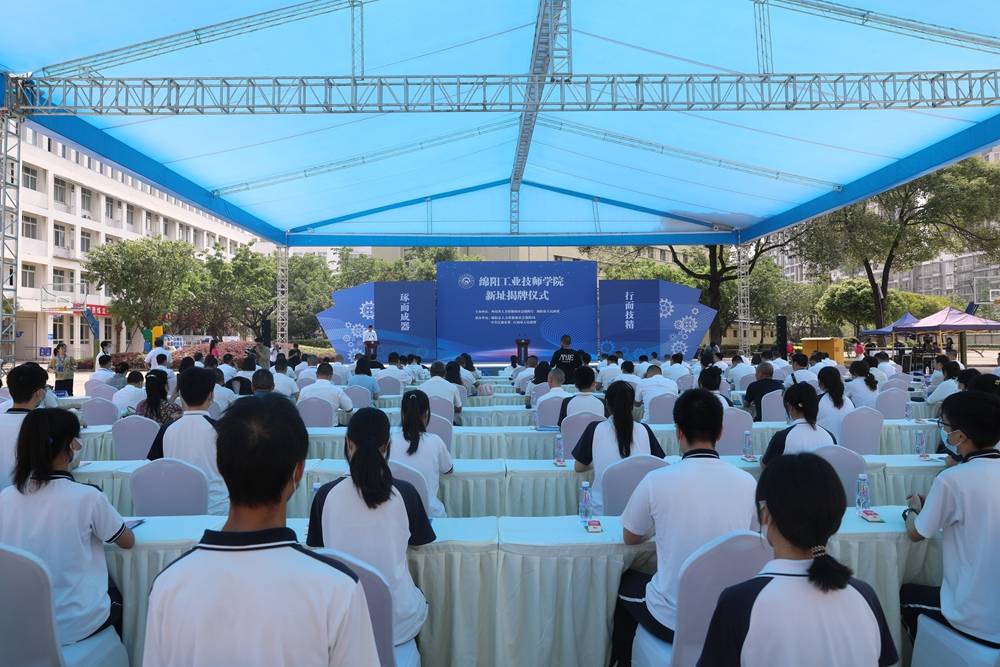 王川东获评省级技能大师,胡进获评首批绵阳市学术和技术带头人;李杰