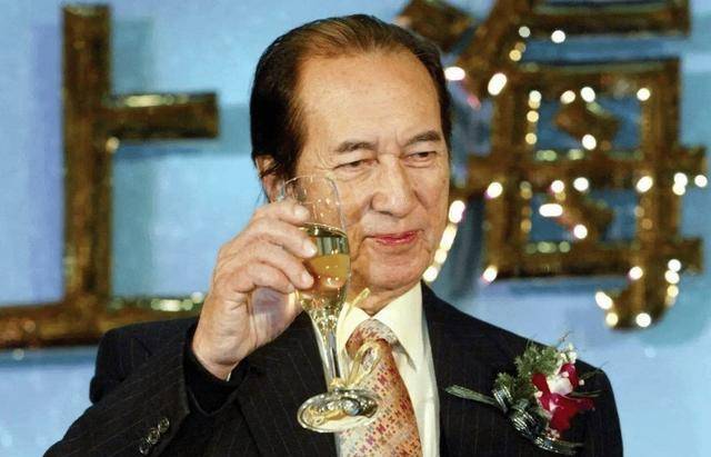 赌王何鸿燊:86万续命针打了11年,死后葬入800万的金丝楠木棺中_澳门