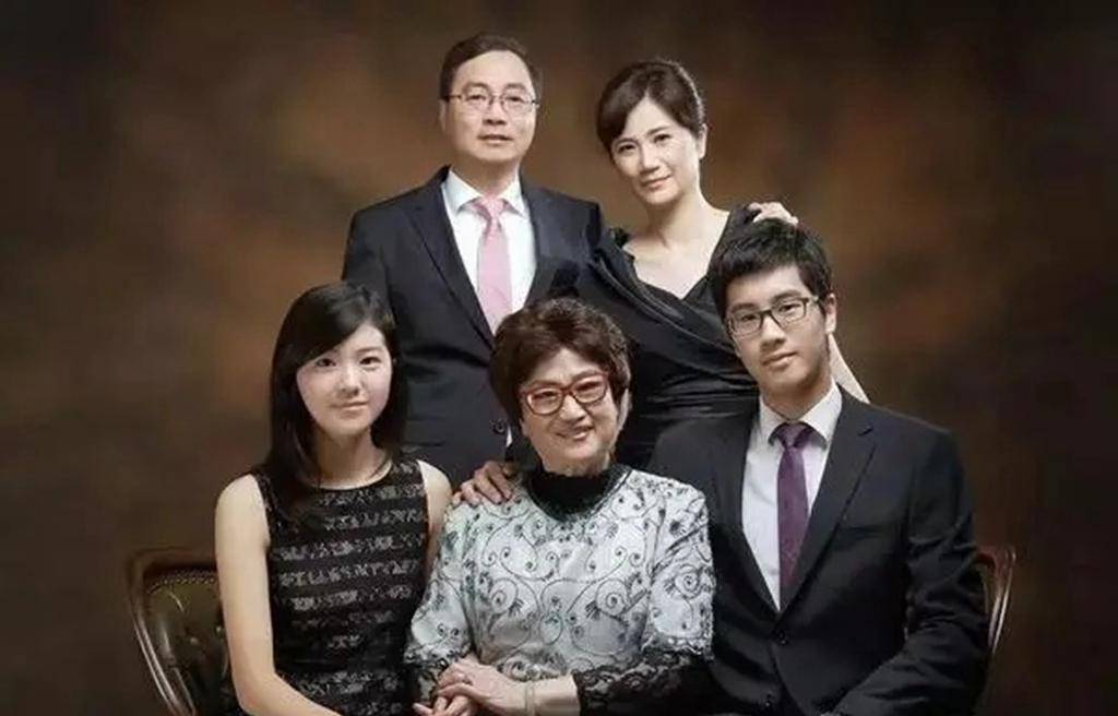 道临女儿孙庆原现身,向上影捐赠父亲铜像,为何没从事艺术工作_王文娟
