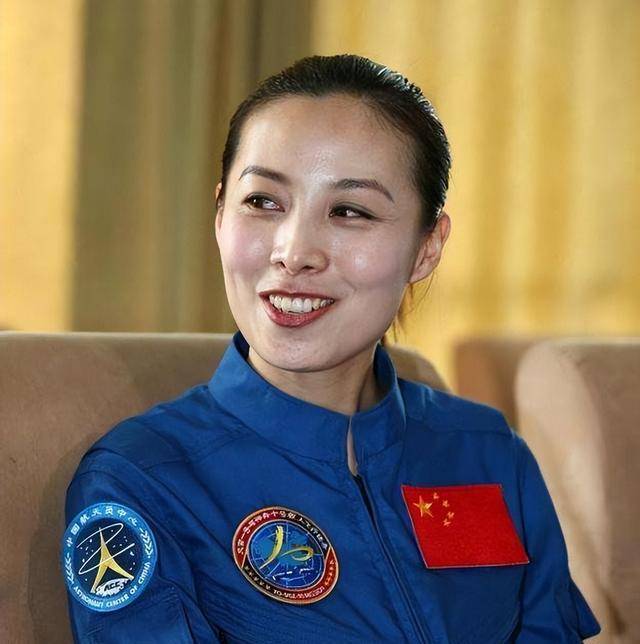 王亚平上天归来后,36岁的她给丈夫生下女儿,国家优先照顾_飞行_赵鹏