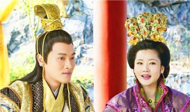 上,偏偏有这么一个皇帝,他当上皇帝到他逝世18年,他都只有一个老婆,哪