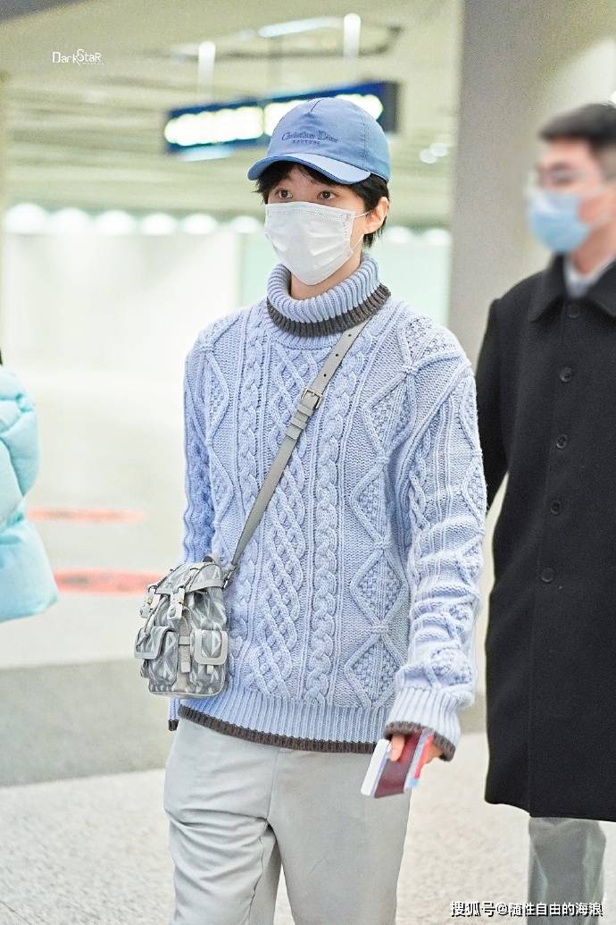 王俊凯机场最新路透,飞抵巴黎时装周,期待王俊凯看秀造型_时尚_盛会