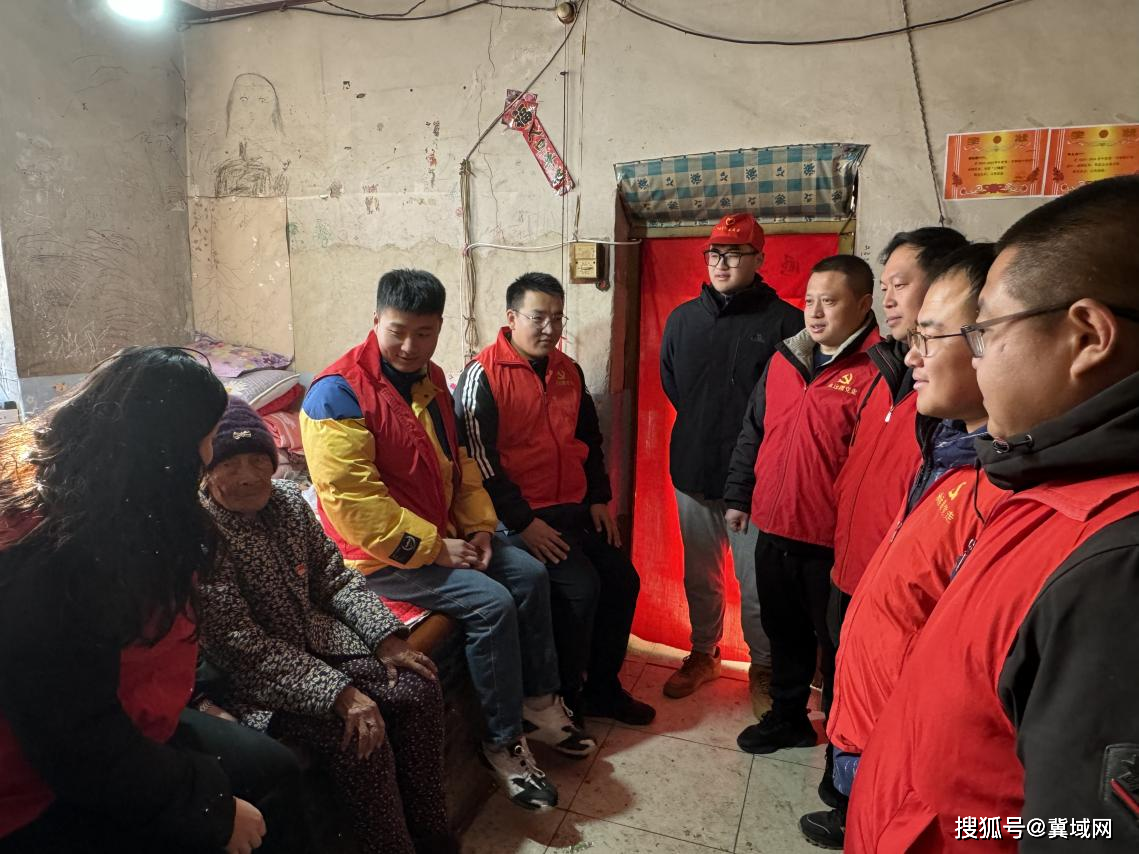 高阳县于堤村党员志愿者聆听老党员革命故事接受红色传统教育