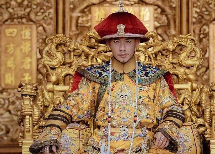 乾隆退位时,抓住玉玺不放手,刘墉说了句话,他立刻放手_皇帝_统治_时期