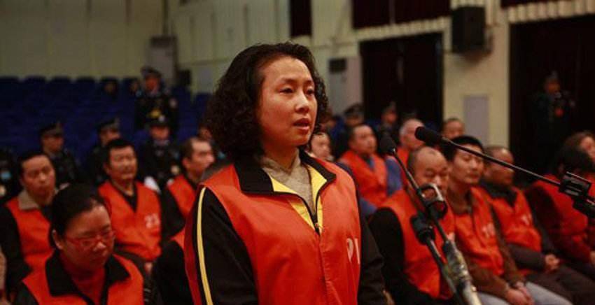 女黑老大王紫绮:叱咤重庆15年,残害2000多个女孩,结局令人叫好_黑社会