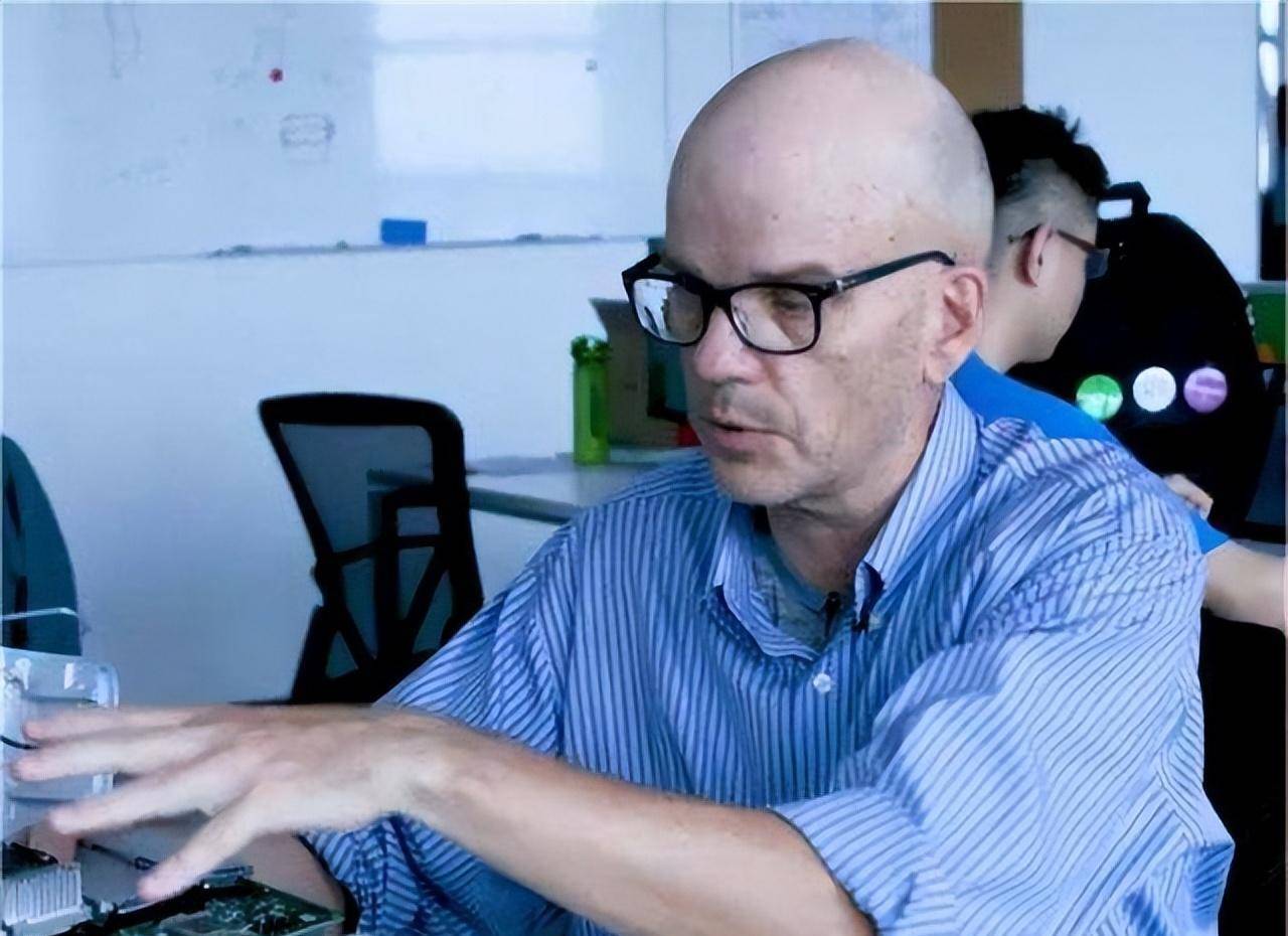 下定决心投奔中国,还顺手带来千亿项目_研究_戴维·布拉迪_军方