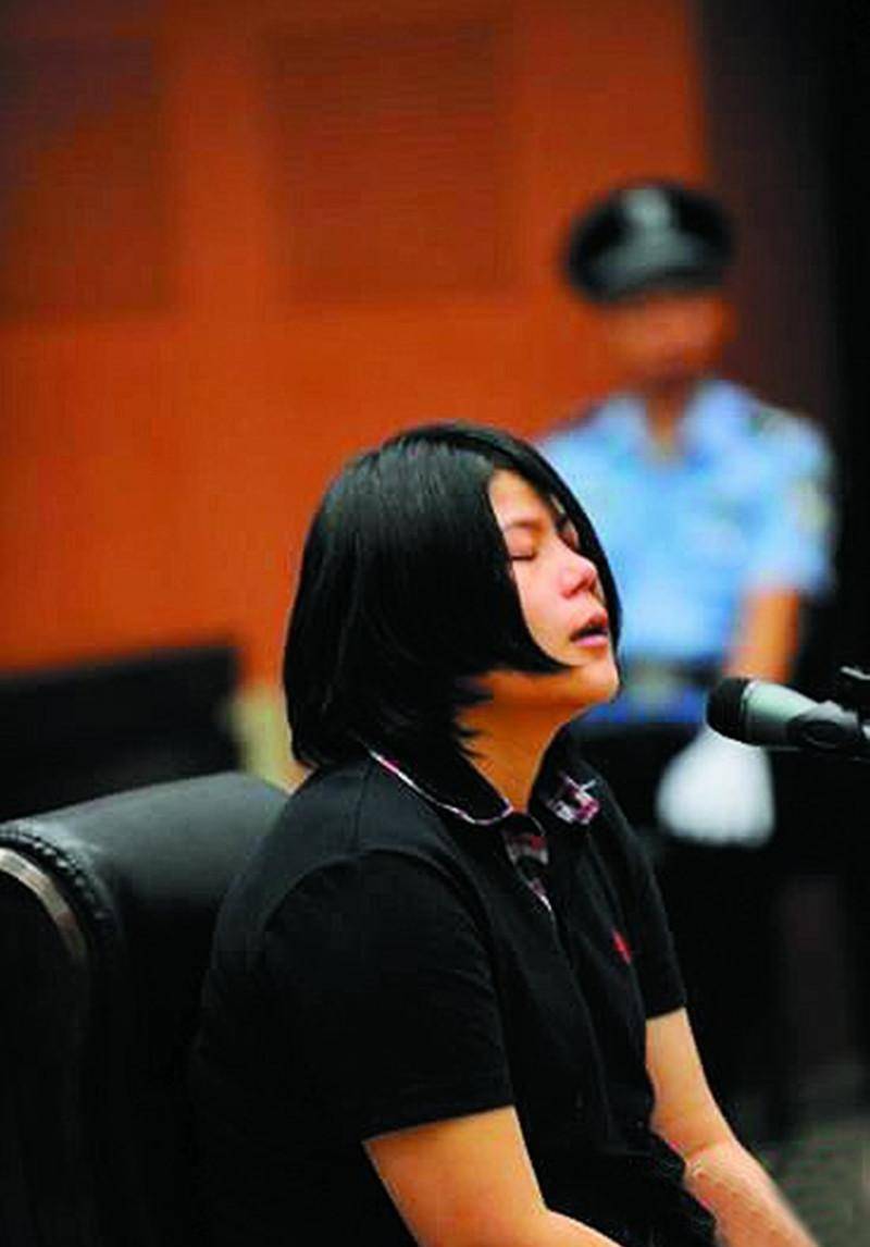 为玩乐,将俩女儿锁在家中被活活饿死,被判无期_王平元_乐燕锁_李彤