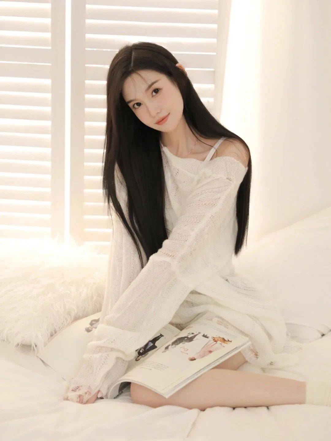 白色诱惑,仙女降临床榻!身材凹凸有致令人陶醉!