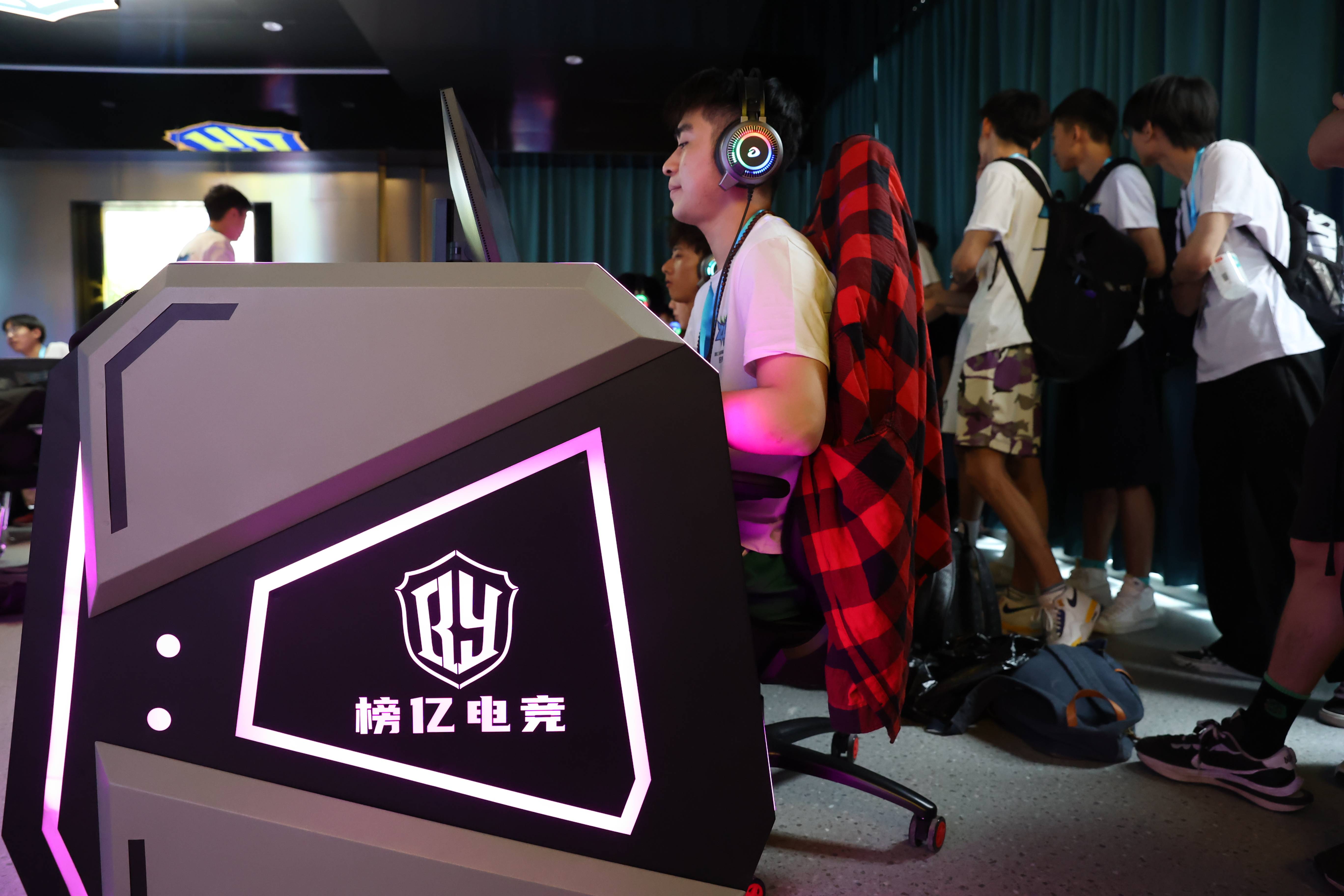 广州王者荣耀电竞学校_办学地址_培训_游戏_孩子