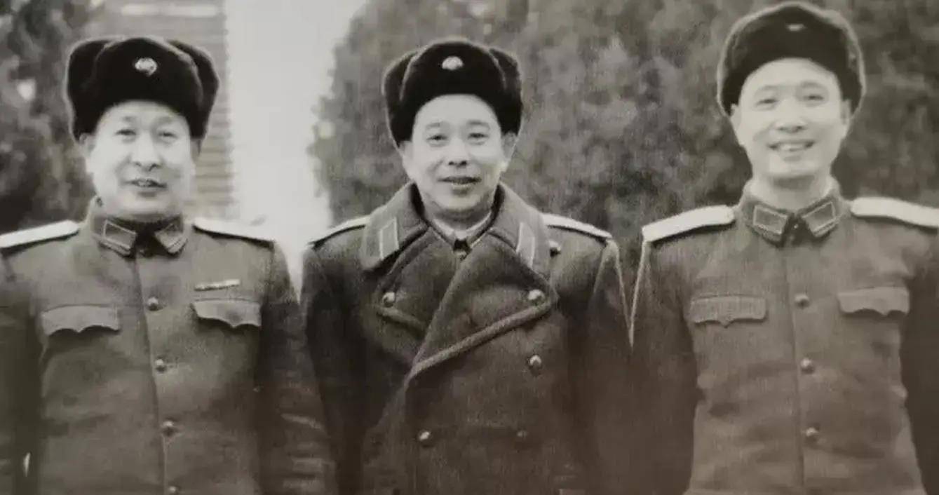 1953年,张震出了车祸,丁盛精心照顾张震,让张震非常感激_将军_敌人