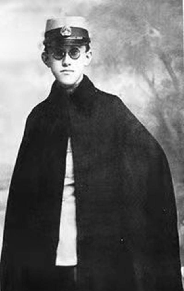 袁克文:不做皇子逃进上海青帮,沿街摆摊卖字画,所挣全部捐灾区_袁世凯