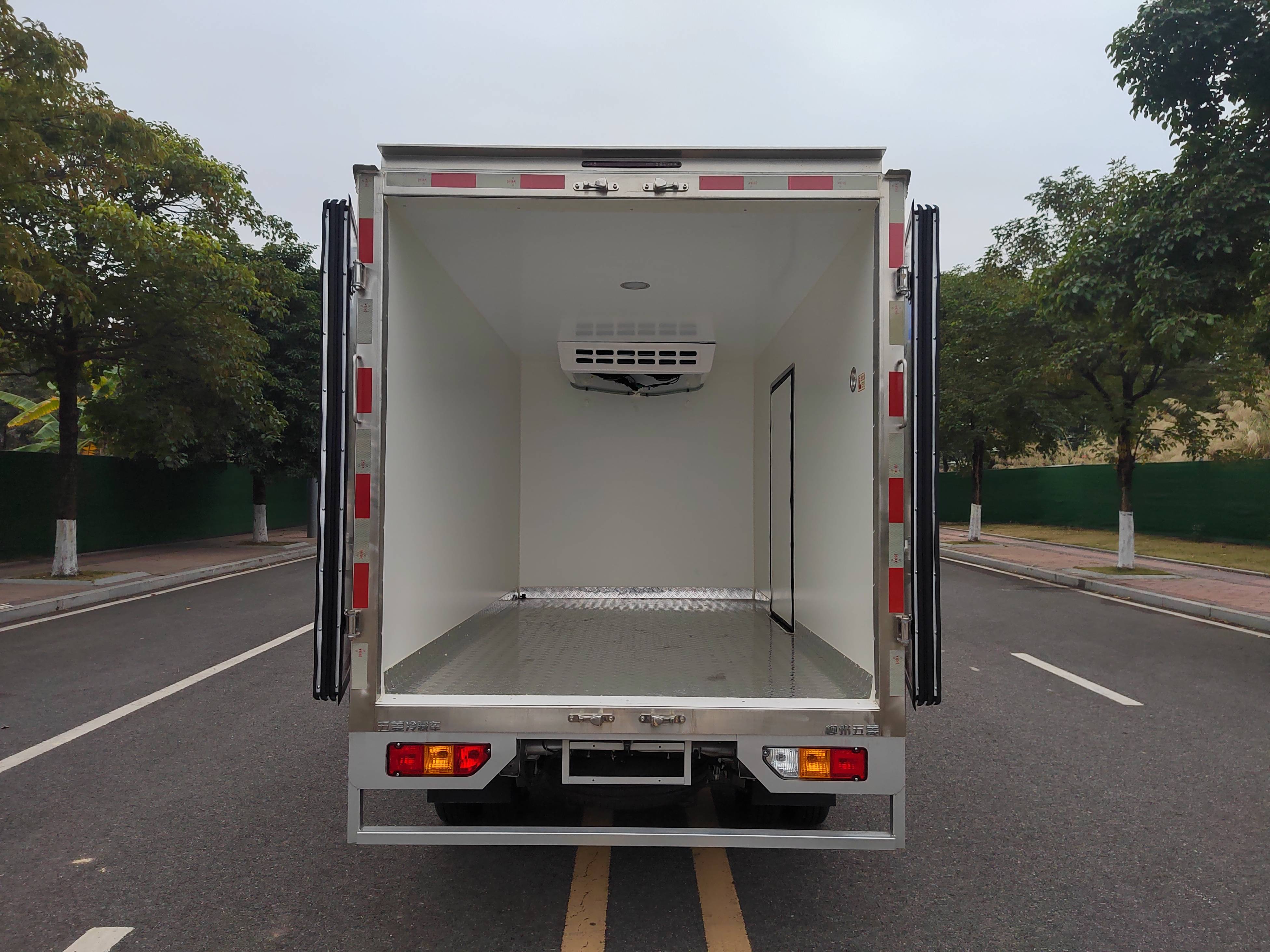 广东冷藏车网:五菱冷藏车2.0排量后双轮胎 车厢9立方_搜狐汽车_搜狐网