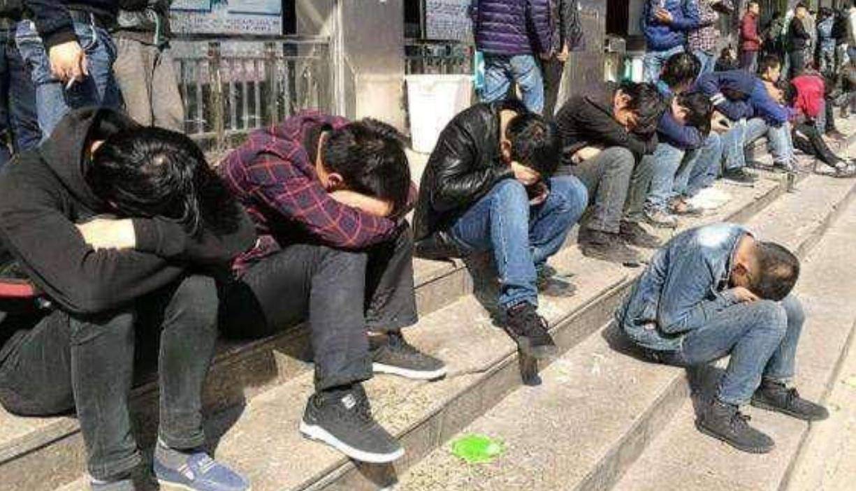 干1天歇3天的"三和大神",每天混日结,抽散烟,他们为何如此?