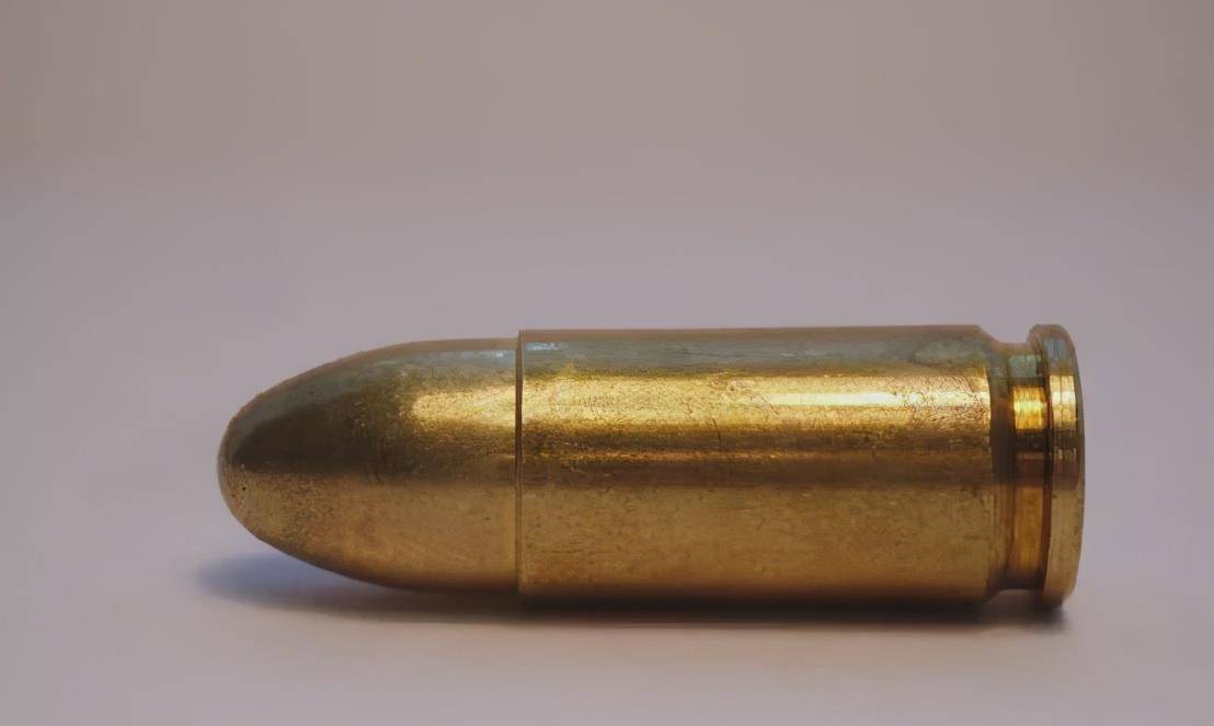 河南老农盖房子,在瓦片下发现一枚子弹,揭开了埋藏73年的秘密_项小翠