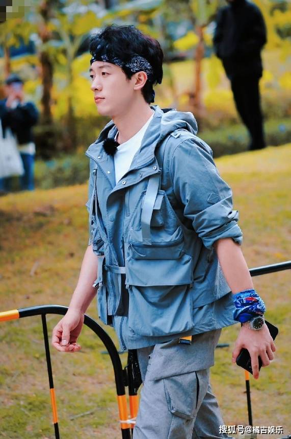 侯雯元上岛后眼睛里都没光了,这让很多粉丝都感到非常担心_生活_网友