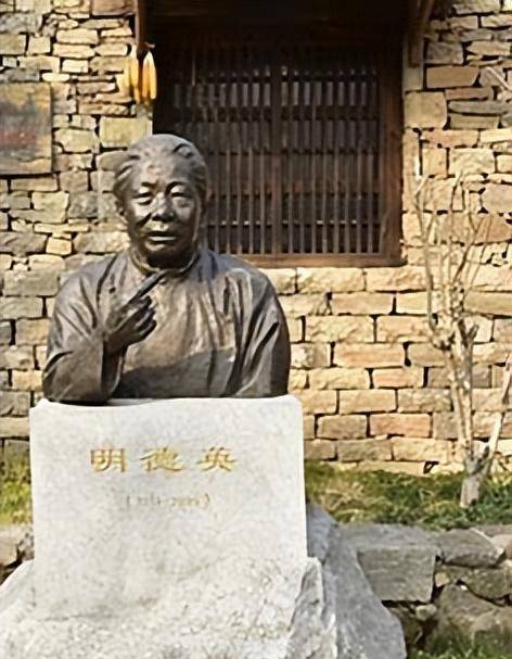 大爱无声,山东哑女冒死救八路,40年后厅局干部门前磕头谢恩_明德英