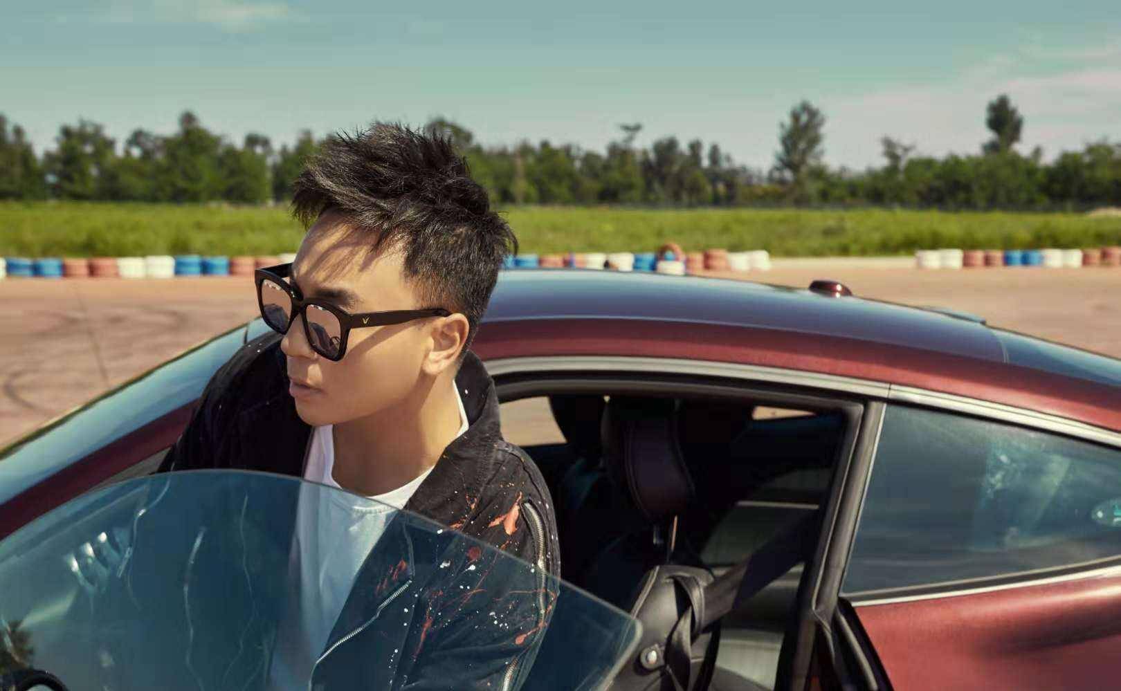 5岁家喻户晓,长大后却丑闻缠身,是何原因让释小龙无戏可拍?