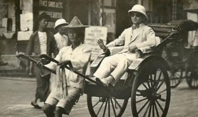 上海租界内的领导打算进行一场前无古人的改革,经过夜以继日地讨论