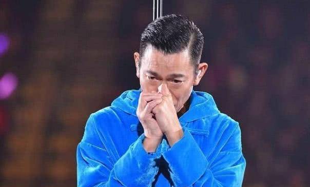 红了40年的刘德华,为什么总被人说"半桶水","刘三首"?