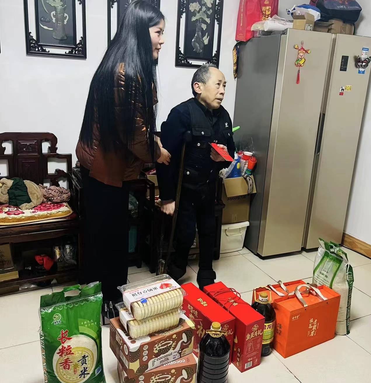 安徽雷先生商贸有限公司雷加玲春节慰问残疾人 浓浓真情暖人心_张生家