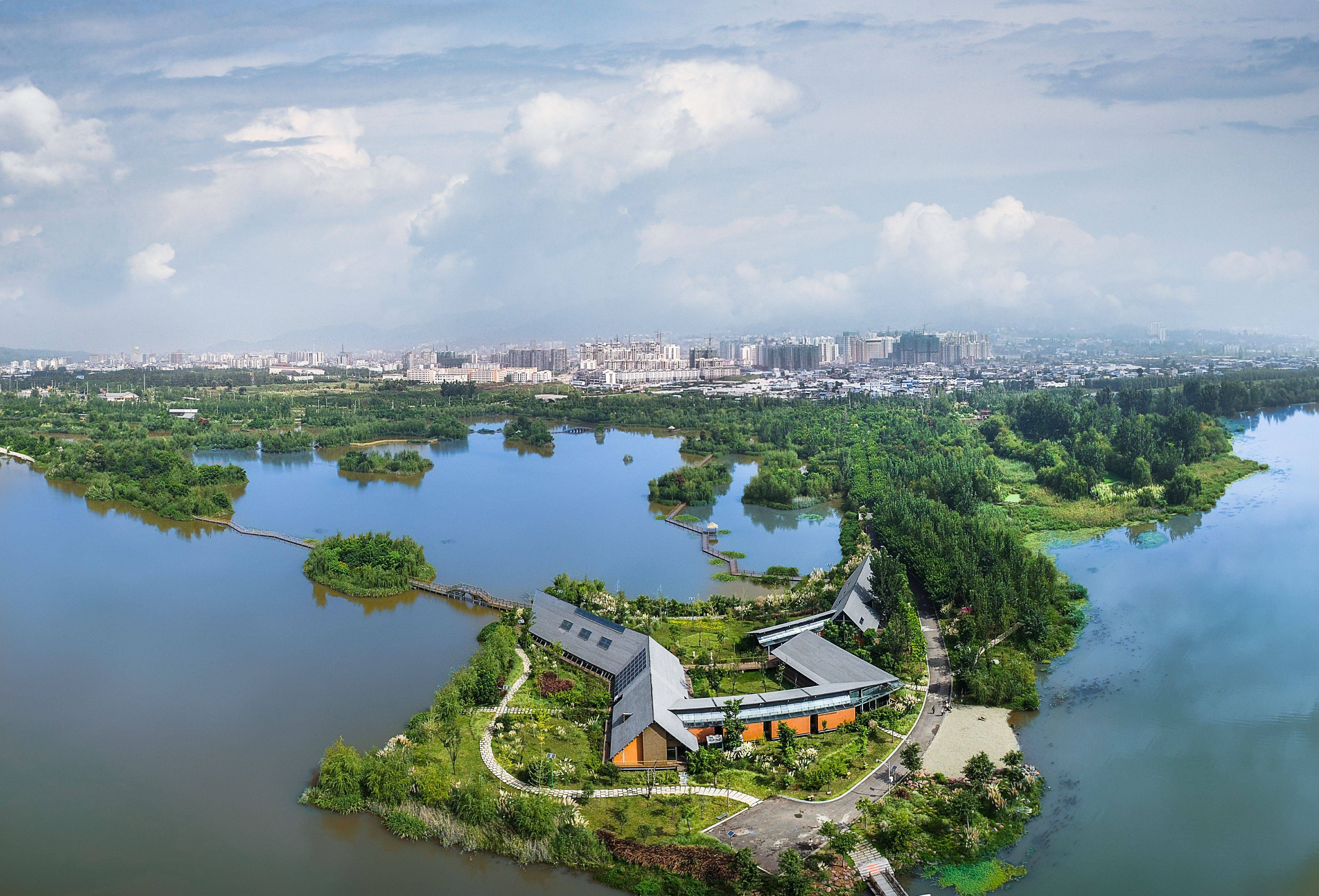 叶鹏据悉,邛海国家湿地公园位于四川省西昌市,距离城区最近不足1公里