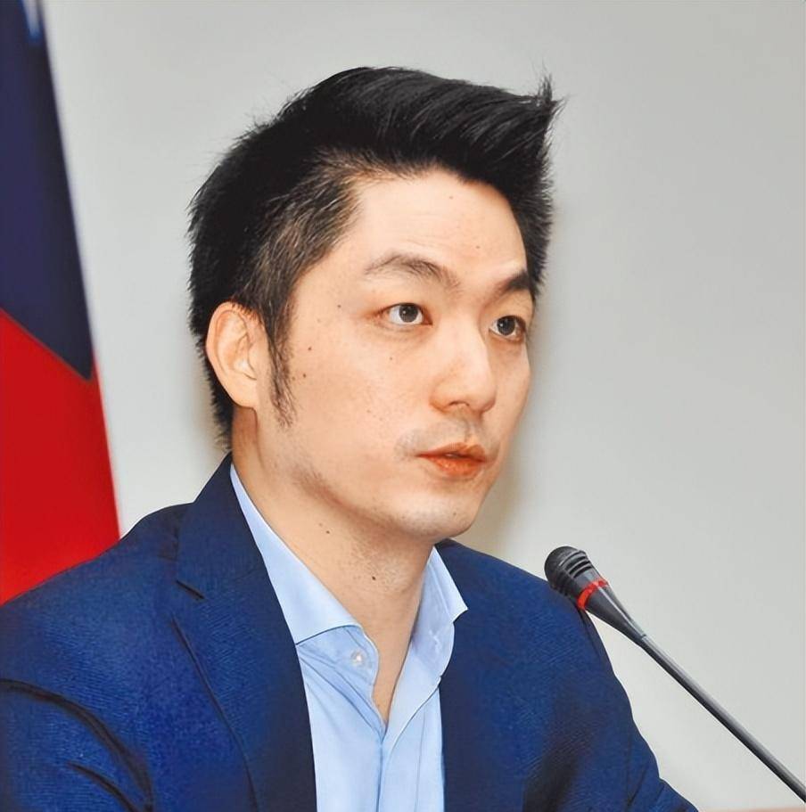 由于是蒋经国的私生子,两人的身份一直没能得到蒋家承认,直到2005年才