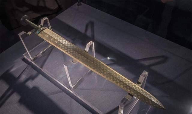 5米巨剑,重达1500公斤,来历感人工艺成谜_赵二牛_猪圈_村民