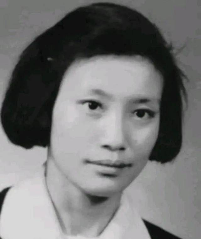 李桂英:24岁担任县长,58岁成为首个省级人大女主任,92岁逝世