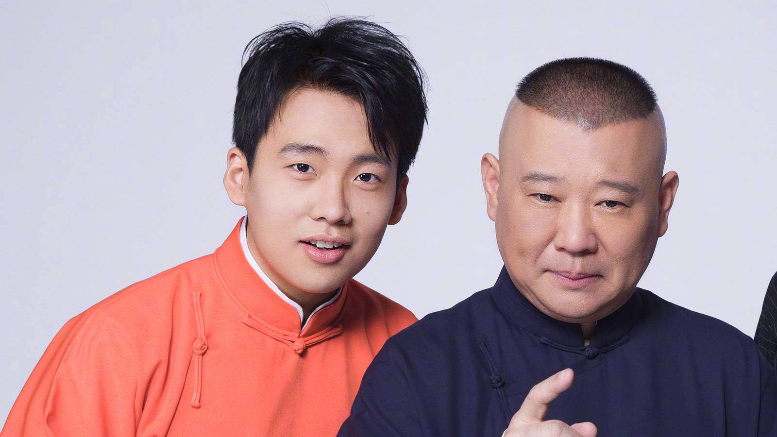 德云社封箱演出郭德纲大实话讽刺谣言 郭麒麟听后哭笑不得拥抱父亲