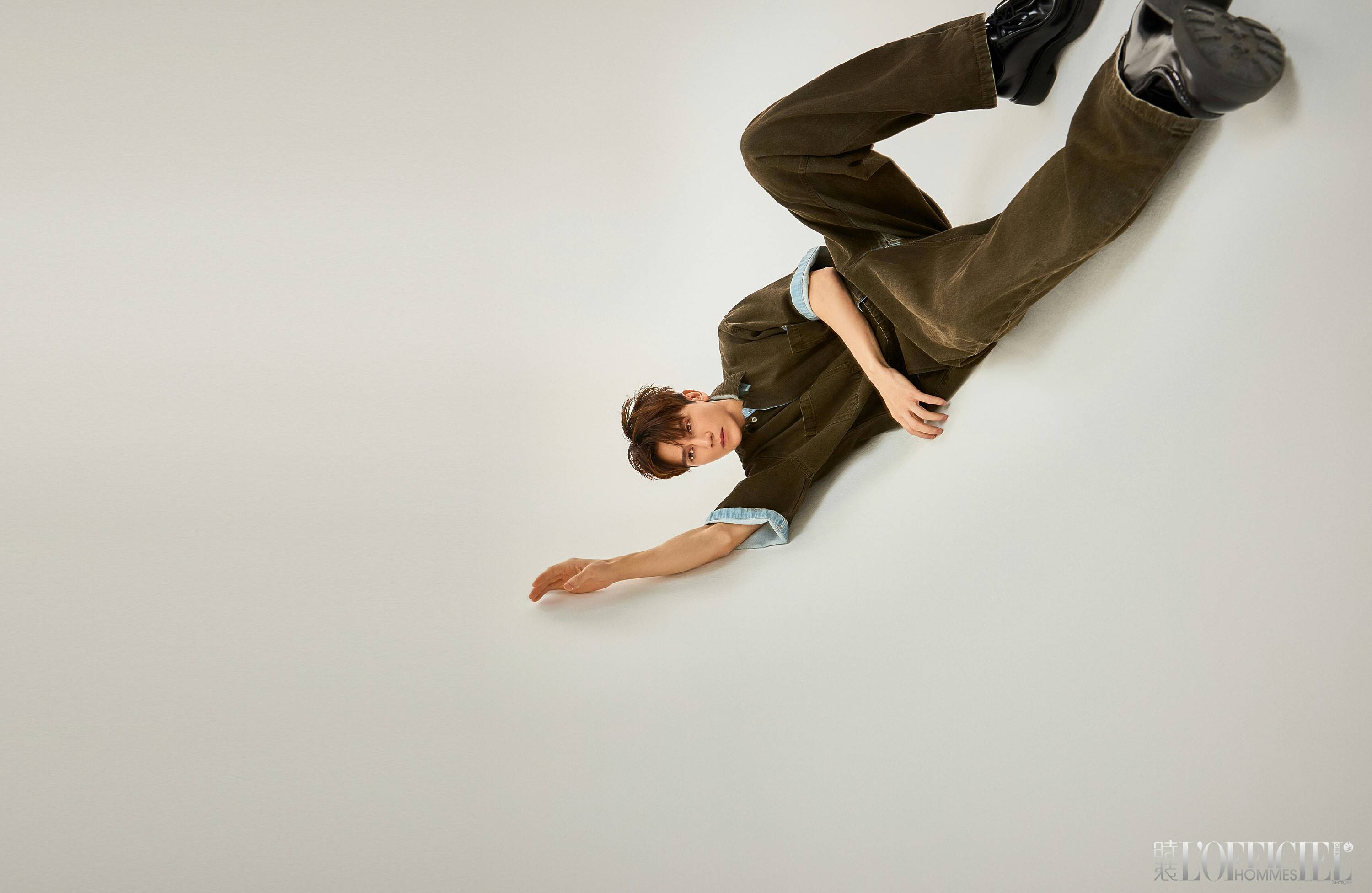 小兰花互动娱乐演员孙祖君时尚大片曝光 展露好身材腹肌吸睛