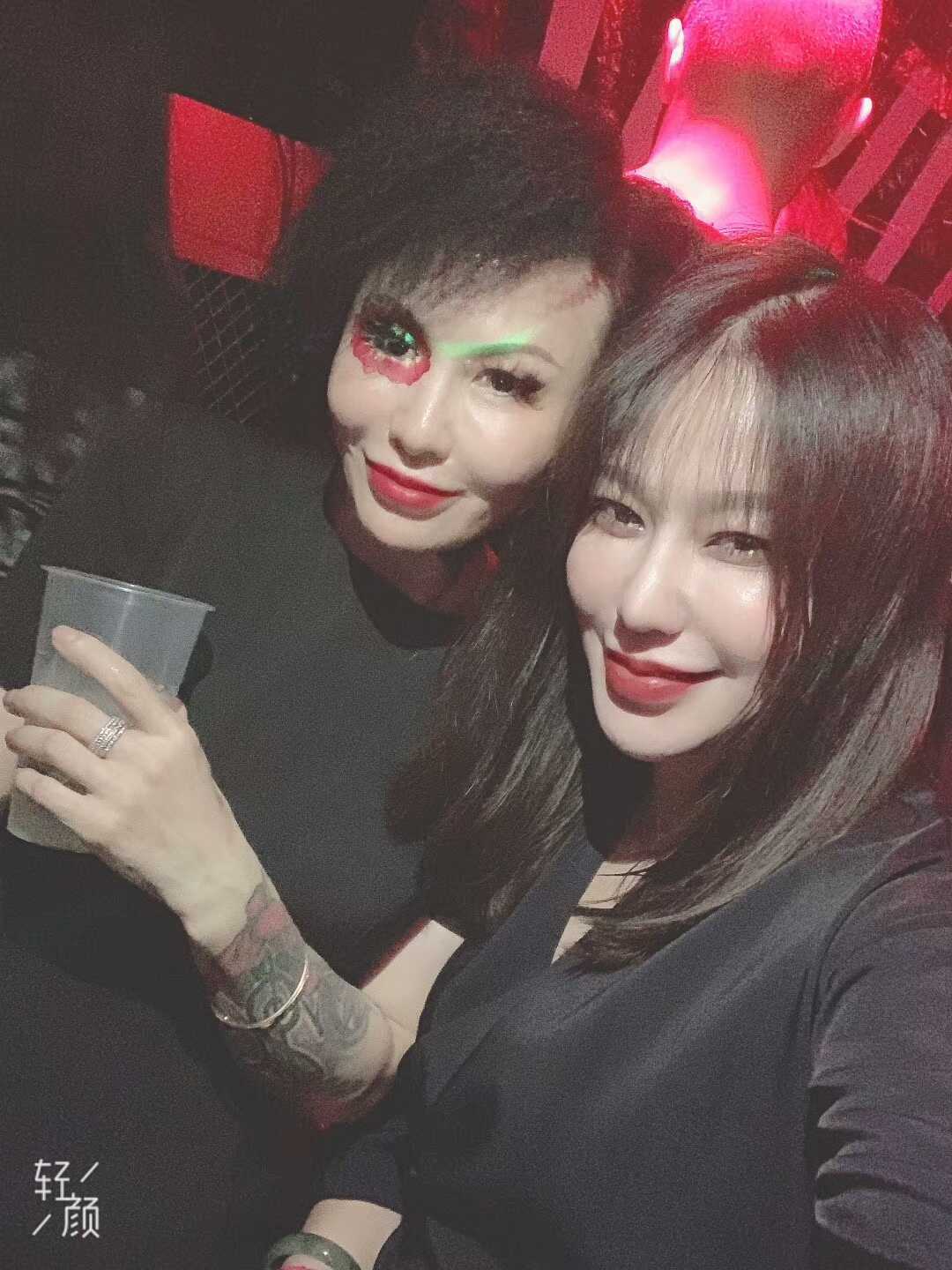 面孔的主唱陈辉的老婆图片