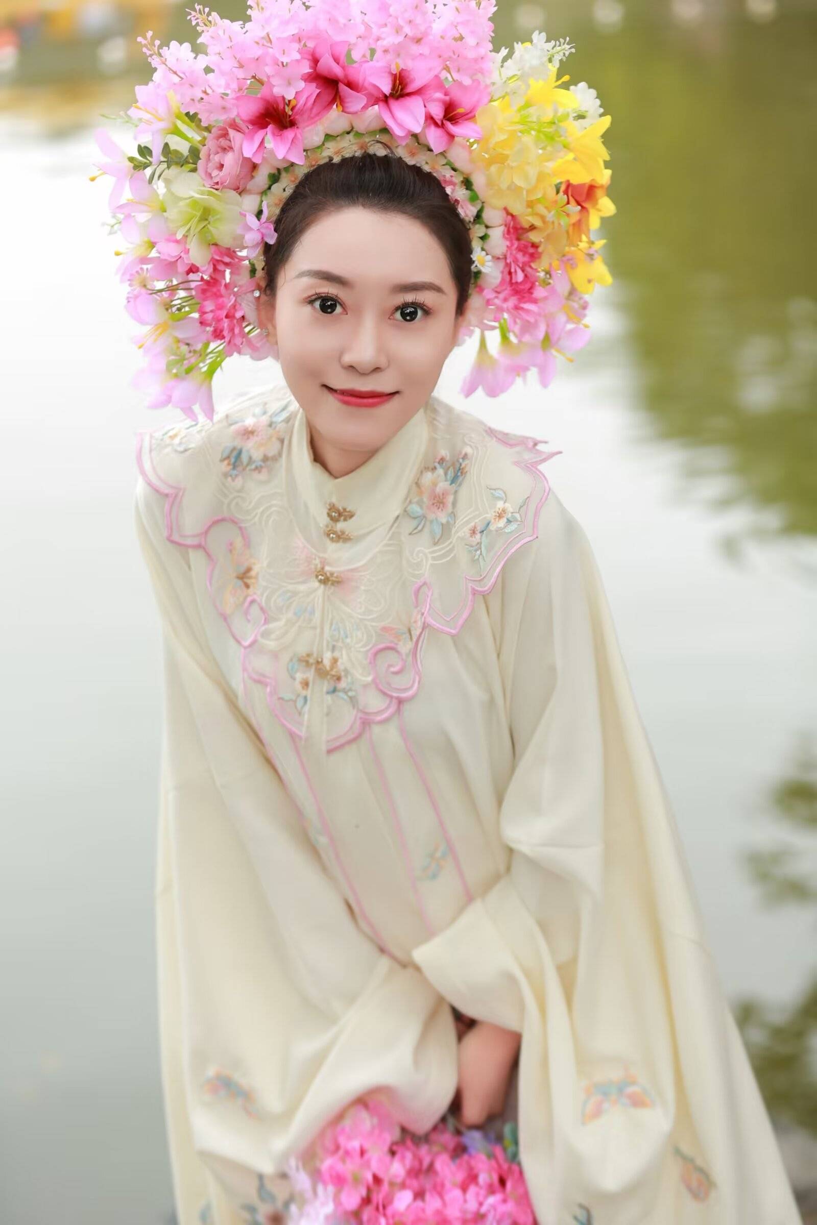 簪(杨)花(芳)仕(芳)女,充满生机,赏心悦目