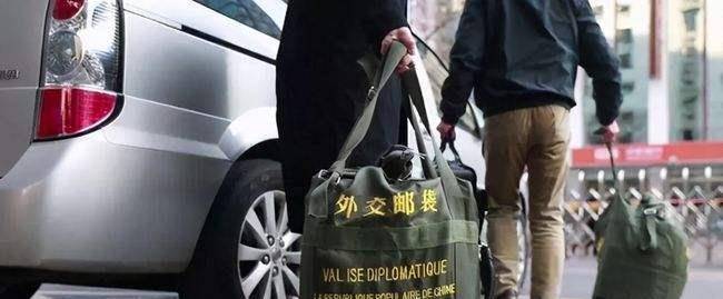 1985年,外交邮袋在万米高空神秘失踪,4年后才知叛徒已